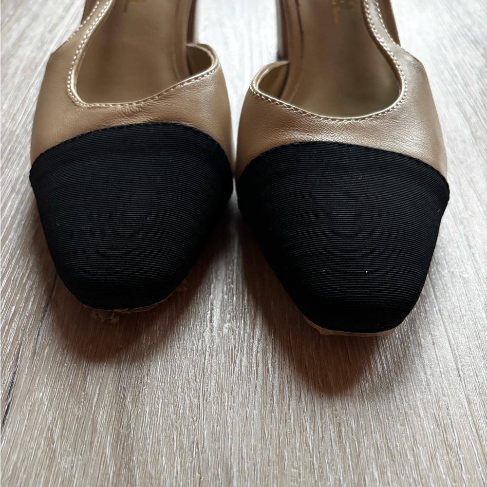 CHANEL Classic two toned beige sling back pumps - Picture 3 of 5